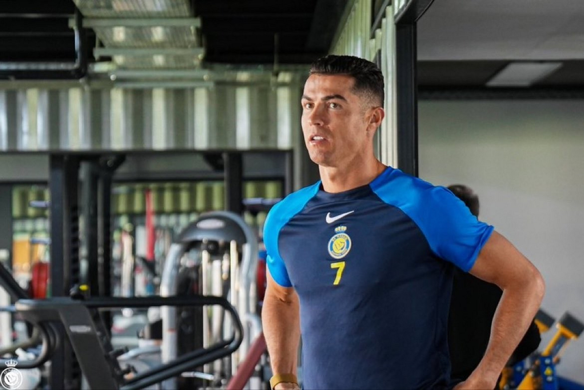 亚博体育-C罗重返赛场，领先优势明显首场状态出色，拜仁观众沸腾！上演精彩一战的简单介绍