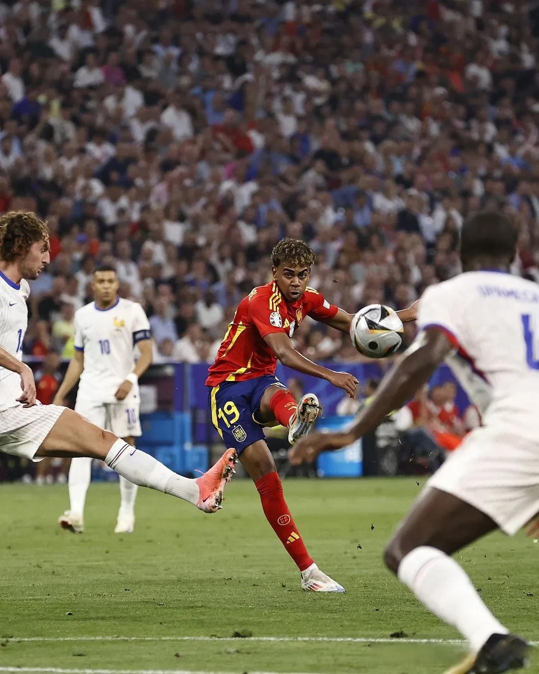 亚博体育- 梅西新赛季技艺秀让对手无奈让球迷至嗨 